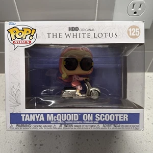 THE WHITE LOTUS POP! RIDES TANYA MCQUOID ON SCOOTER PREORDER  - Bild 1 von 4