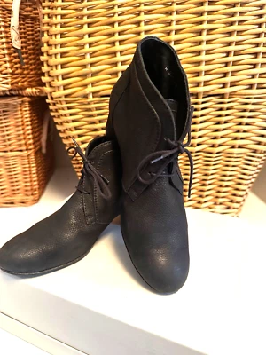 Chanel Lace-Up short boots Coco Mark Suede Black size 38.5 — 第 1/4 张图片