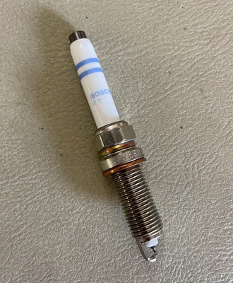 Bosch Double Iridium Spark Plug (X2)- V6SII3328 / 7434 / 004-159-70-03 -For MBZ - Image 1 of 3