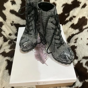 Jessica Simpson Sz 8 Cara Plaid Combo  - Picture 1 of 5