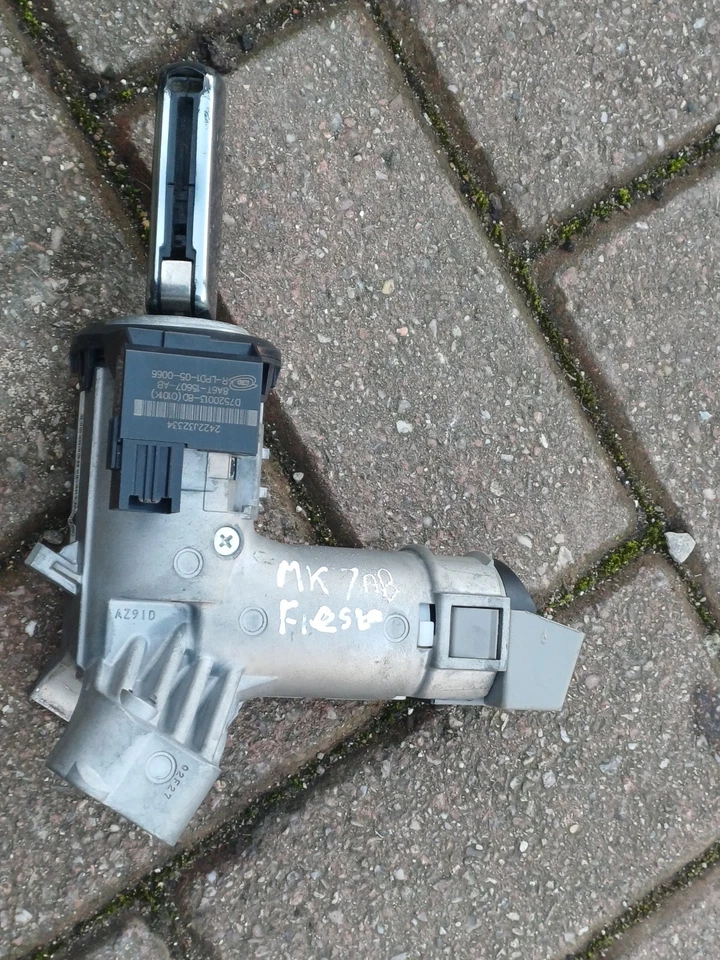Ford Fiesta MK7 barril de encendido y llave 8V513F880CG 2012 Foto 1 de 4