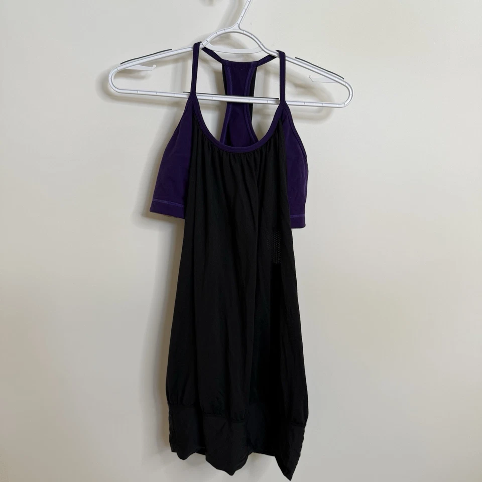 Sujetador sin mangas Lululemon sin límites incorporado en negro y púrpura talla 4 Foto 1 de 4