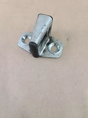 1989 -1993 Genuine MERCEDES BENZ 190E W201 Door Latch Striker  - Image 1 of 4