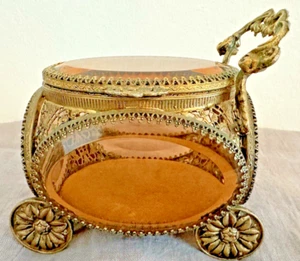 Caja de baratijas vintage Ormolu filigrana carro joyería ataúd ámbar vidrio biselado - Imagen 1 de 19