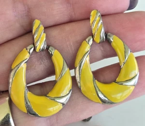 Vintage Yellow Enamel Doorknocker Hoop Silver Tone Pierced Earrings 1-1/2" - Picture 1 of 7
