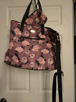Сумка с короткими ручками и ремешком Lov Betsey Johnson Jaycee лаванда цветочный узор ночник - Изображение 1 из 4