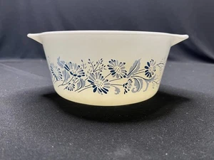 Niebla colonial Pyrex #474 - 1,5 litros - blanca con flores azules - Imagen 1 de 5