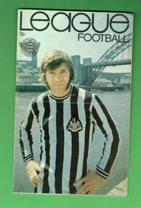 #D432.  EARLY 1970s FOOTBALL / SOCCER LEAGUE PROGRAM  - DIV. 2  LUTON TOWN PINUP - Picture 1 of 2