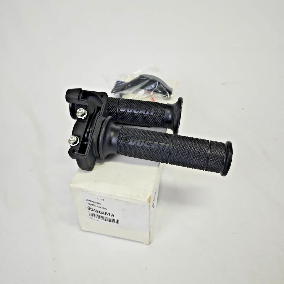 Nuevo juego de empuñaduras de acelerador Ducati OEM 400 800 Scrambler 797 Monster 65420461A Foto 1 de 3