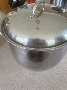 Pentola Stock e Coperchio Ventilato Vintage Belgique Acciaio Inox 6 Qt Made Belgium - Foto 1 di 3