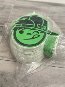 PACK DE 100 Pegatinas - Neff Pegatina Monopatín Verde, 3-1/2" Cara Smiley - Imagen 1 de 3