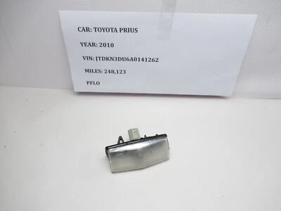 2010-2015 丰田普锐斯车牌灯 A045053 原始设备制造商 — 第 1/4 张图片