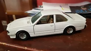 BURAGO BBURAGO 0173 1/24 BMW 635 CSI BIANCO VINTAGE - Foto 1 di 8