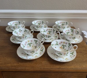 MADERA DE CUÑA FRESA SILVESTRE HUESO PORCELANA PEONÍA FORMA 8 TAZAS Y 8 PLATILLOS R4406 - Imagen 1 de 9