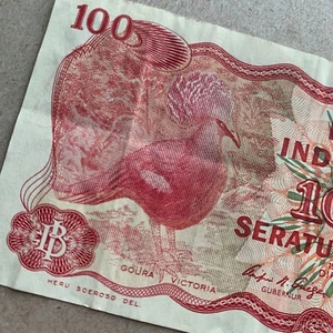 Indonesia 100 Rupiah Currency Crowned Pigeon World Paper Money Bird Banknote - Picture 1 of 4