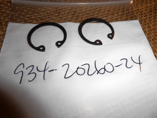 Nuevo de Lote Antiguo Yamaha Transmisión C Clip YZ250 YZ360 DT1 RT1 DT2MX RT2 CANTIDAD2 93420-26024 Foto 1 de 1