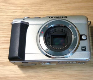 Olympus PEN E-PL1 Body Gold Digital Camera 12.3MP Body only No Battery Tested - Picture 1 of 10