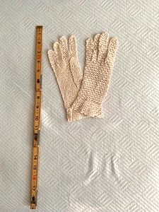 Vintage Pair of Crocheted Gloves - Tan Ecru Beige wrist length -New, never used - Picture 1 of 1