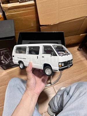 1:18 Scale Toyota Hiace Bus Van White Diecast Model Car - Image 1 of 4
