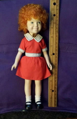 1982  Little Orphan Annie 11" Doll Tribune Company Syndicate Inc Cover