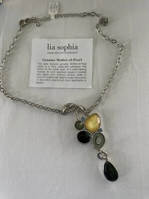 Collar de resina madreperla cristal corte tono plata azul retirado de Lia Sophia Foto 1 de 4