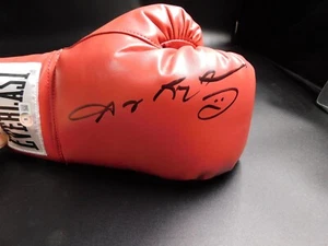 Sugar Ray Leonard Signed / Autographed Red Leather Boxing Glove Beckett COA R - Picture 1 of 1