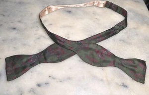 Vintage Austin Reed Of Regent Street 100% Silk Green Paisley Self Tie Bow Tie - Picture 1 of 8