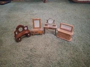 Miniatur Schminktische 4 Stück sehr anständig Holz Handarbeit Unikat Designs selten - Bild 1 von 24