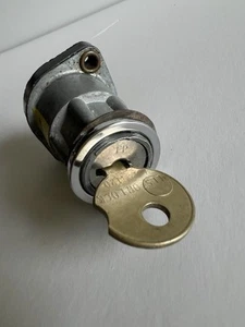 Ignition Switch With Key Jaguar MK2, S-Type, MK10 - Picture 1 of 8