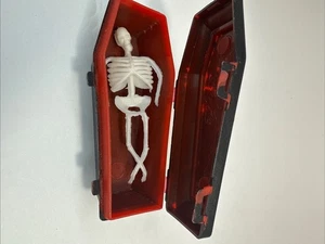 Vintage 1970’s Fleer Mr. Bones Empty Plastic Coffin Candy Container - Bild 1 von 5