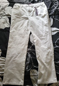 Neu mit Etikett Gloria Vanderbilt Amanda schlankmachendes spitz zulaufendes Bein weiß Denim Jeans Stretch 14 - Bild 1 von 5