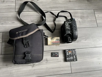 Panasonic Palmcorder IQ VHS-C Camcorder Model PV-IQ305D - Image 1 of 4