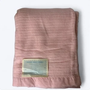 Vtg Chatham Tourine Imperfect Blanket Pink Woven Satin Trim 70 x 90 Nursery READ - Picture 1 of 18