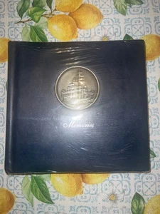 NUOVO album fotografico Walt Disney World Memories con medaglione castello e penna gel argento - Foto 1 di 6