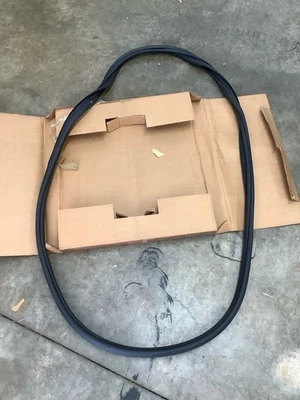 Restrip meteorológica Ford Bronco 1978-79 cuarto de ventana derecha D8TZ-9829904-B nuevo de lote Foto 1 de 4