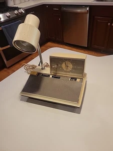 VTG MCM Westinghouse Clock Radio Desk Lamp Model H972XL AM Radio - Read - Picture 1 of 13