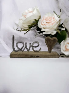 Metall 'LOVE' Display, Mangoholz, personalisiert mit Namen, 20cm - Bild 1 von 2