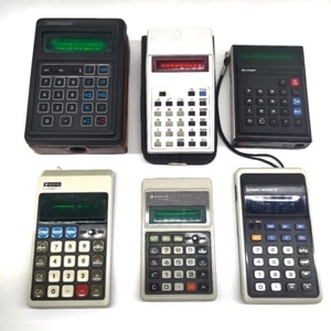 KONVOLUT 6 VINTAGE TASCHENRECHNER FUNKTIONIEREN NICHT CASIO, SANYO, SHARP 70ER & 80ER KONVOLUT - Bild 1 von 9