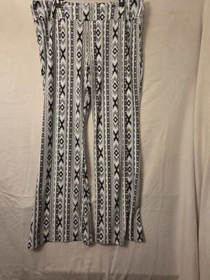 Womens Leggings With Tribal Print Size 3xl - Image 1 of 4