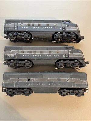 LIONEL 2344 POSTWAR O-GAUGE NEW YORK CENTRAL (NYC) F-3 A-B-A DIESEL LOCOS SET - Image 1 of 4