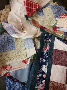 Menge 1,5 Pfund Waisenblöcke, Streifen und abgeschnittene Quilt Tops Vintage - Bild 1 von 12
