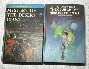 2 Hardy Boys #40,#53 Mystery of the Desert Giant, Clue Hissing Serpent 1961,1974 - Imagen 1 de 16
