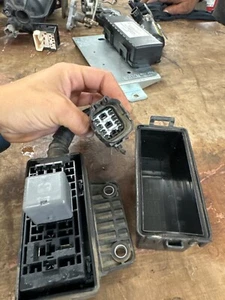 2017 TO 2021 HINO 155 195 FUSE BOX ASSEMBLY GOOD SEE PICS - Picture 1 of 4