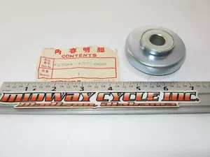 HONDA 79-85 XL125 XL185XR200 XR185 NUEVO DE LOTE ANTIGUO CUELLO LATERAL RUEDA TRASERA 42304-437-000 jh - Imagen 1 de 5