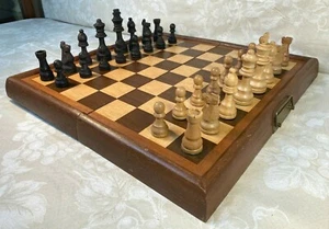 Tablero de Juego Plegable Vintage con Piezas de Ajedrez de Madera Estilo Staunton - Imagen 1 de 12