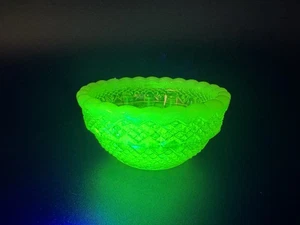 Mosser Fee Lampenfuß klein schimmernd groß gelb leuchtet UV irisierend Vintage - Bild 1 von 3