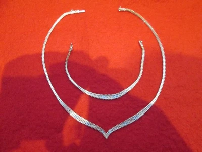 9 Carat Gold Tri Colour V Necklace And Bracelet Set - Image 1 of 3