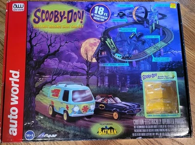 Auto World #SRS338 ¡Scooby-Doo! Juego de coches tragamonedas Meets Batman & Robin escala HO Foto 1 de 4