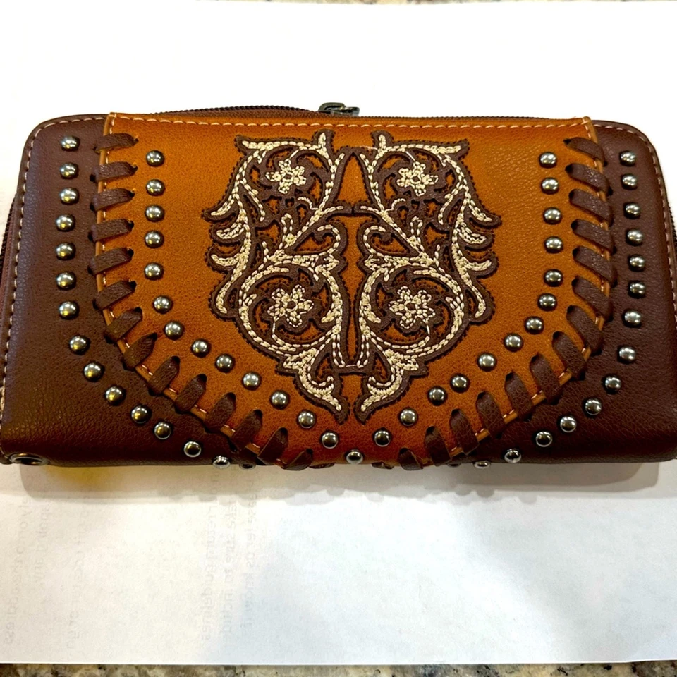 Cartera American Bling by Montana West de cuero marrón y tachuelas con cremallera nueva sin etiquetas Foto 1 de 4