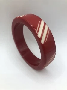VINTAGE ESTATE RED WHITE CARVED CATALIN PLASTIC BRACELET Cherry Red Og Price Tag - Picture 1 of 8